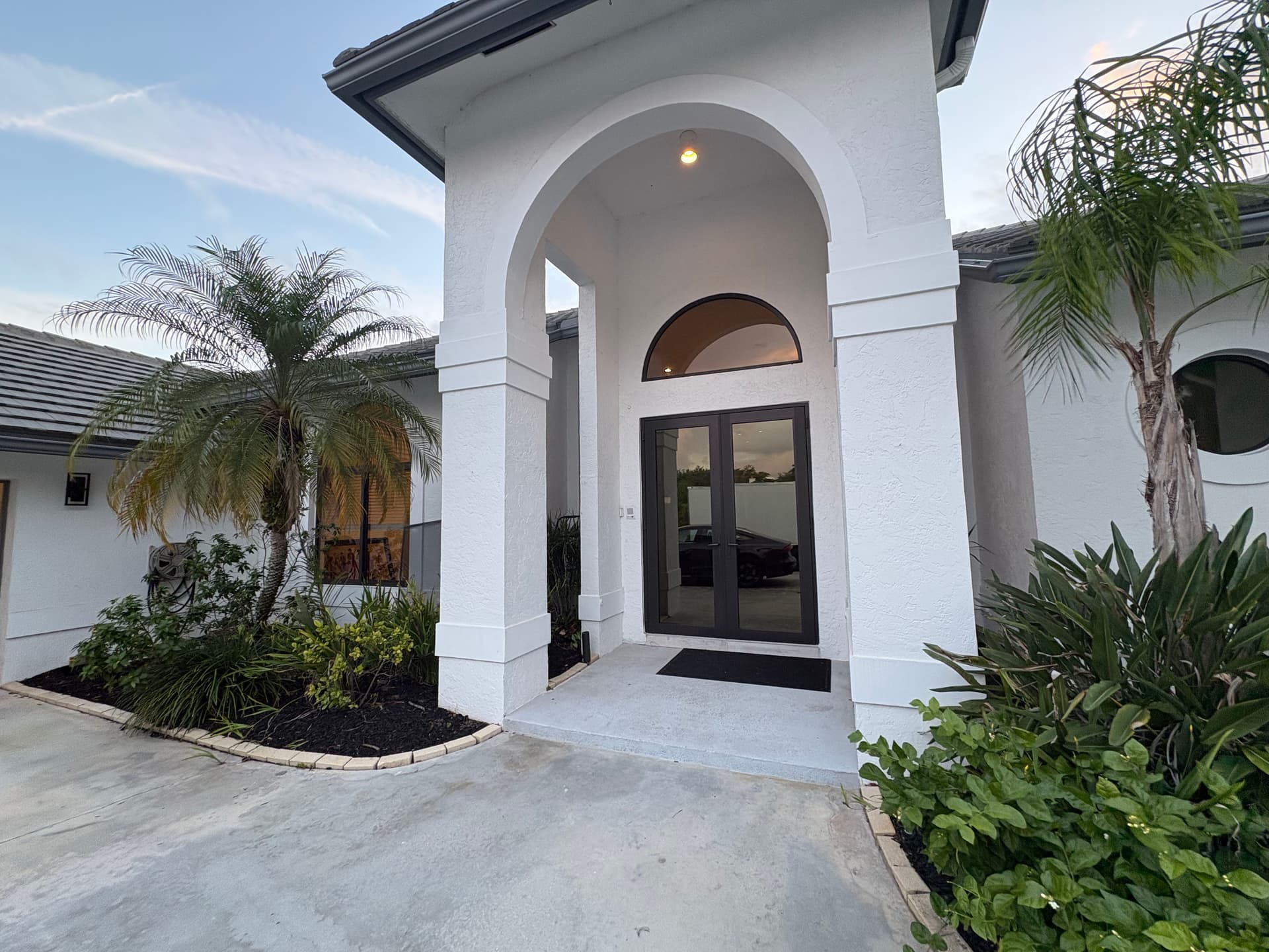 Gallery photos for Crystal-Clear Windows on a Wellington Home Worth Showing Off: Image #1