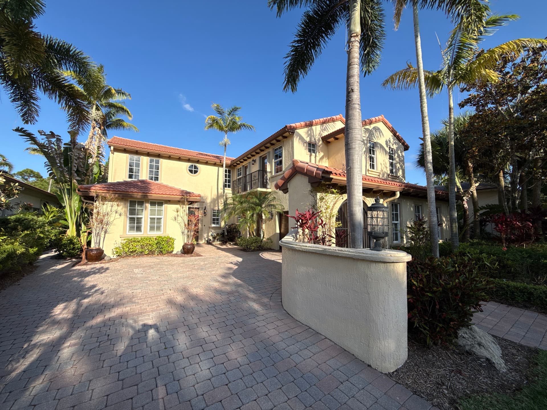 Interior and Exterior Window Cleaning in Palm Beach Gardens image