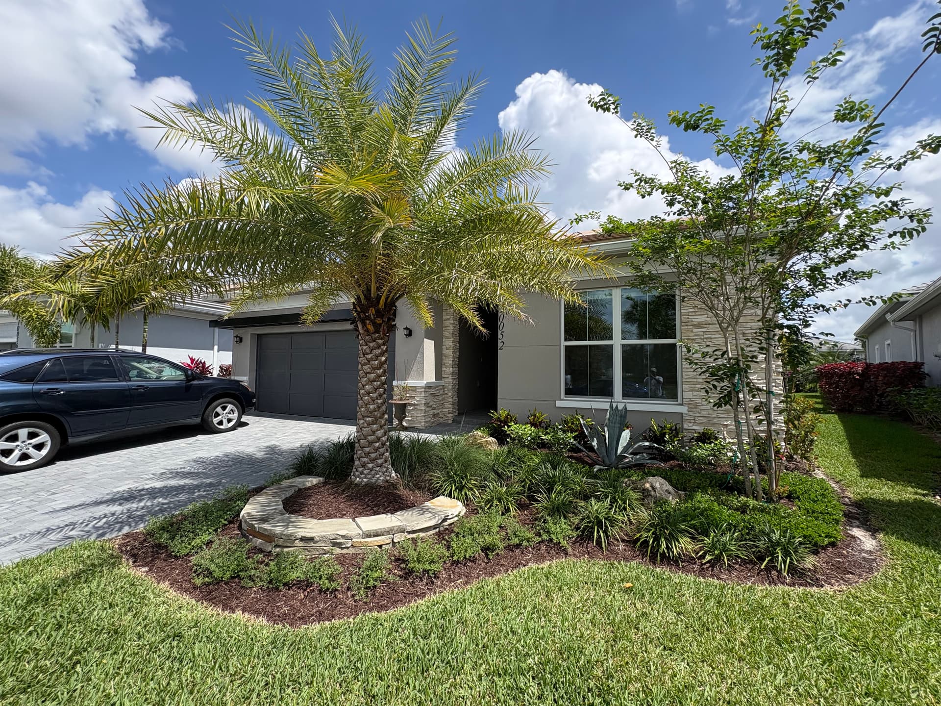 Gallery photos for Streak-Free Window Cleaning on a Florida Tropical Home: Image #1