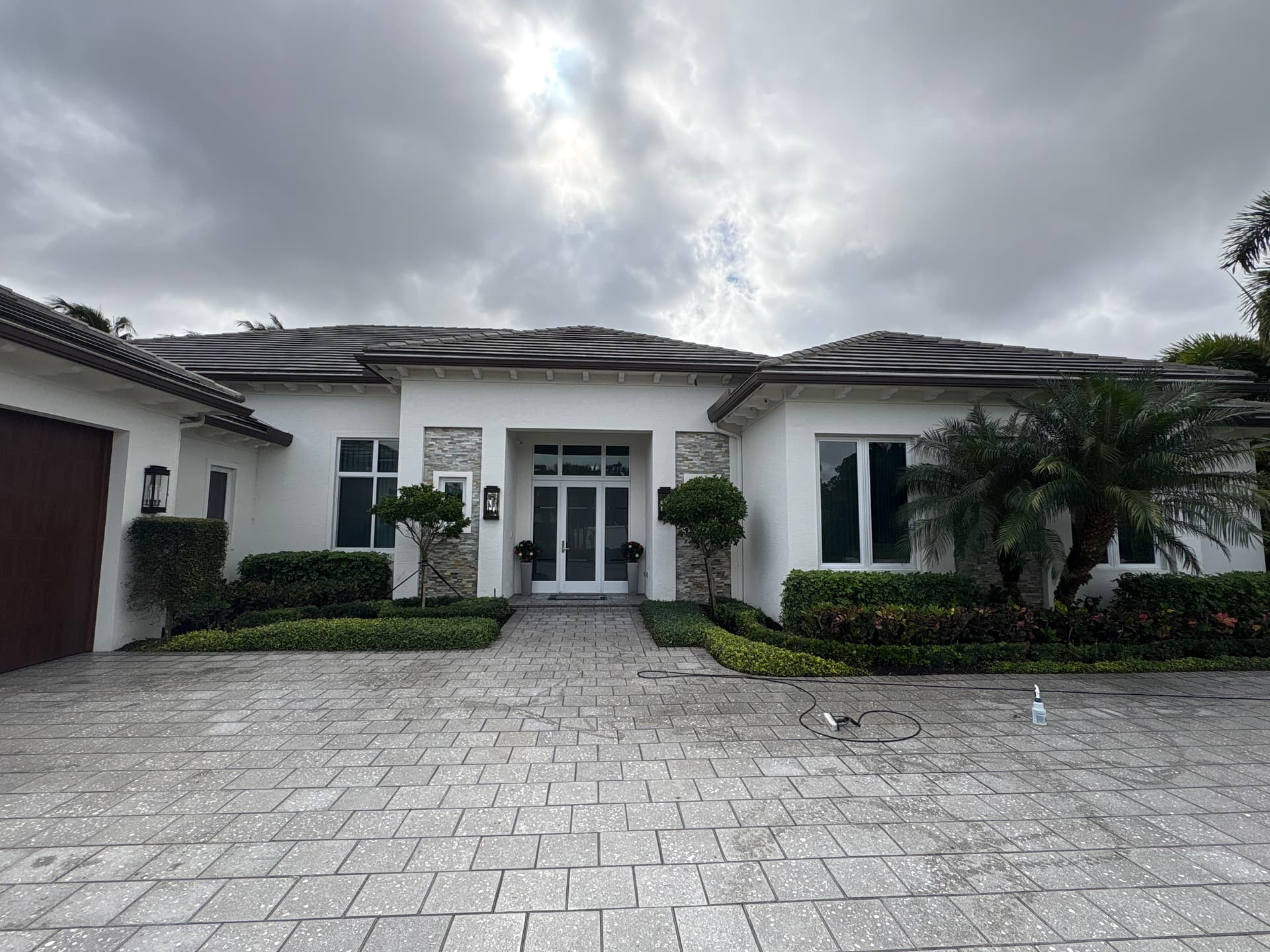 Sparkling Clean Windows at Breakers West image