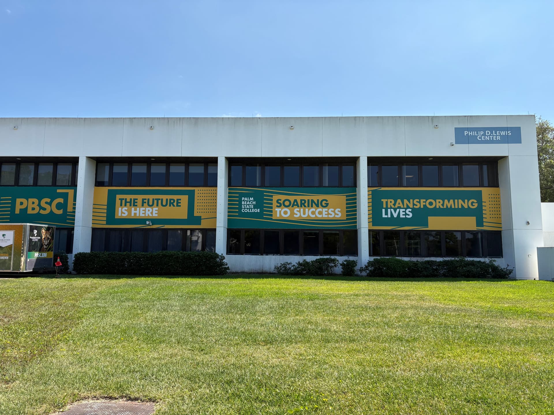 Gallery photos for Full Campus Window Cleaning at Palm Beach State College: Image #4