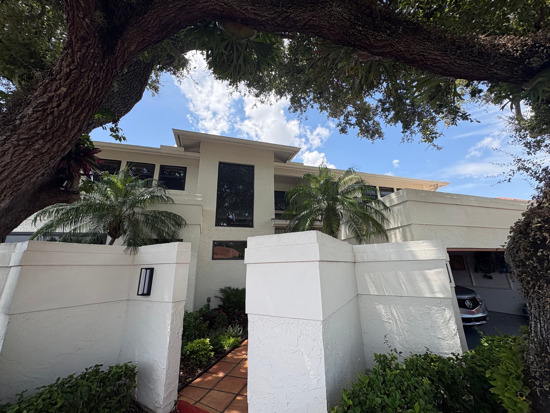 Clean Windows and Gutters Make a Boca Raton Home Shine image