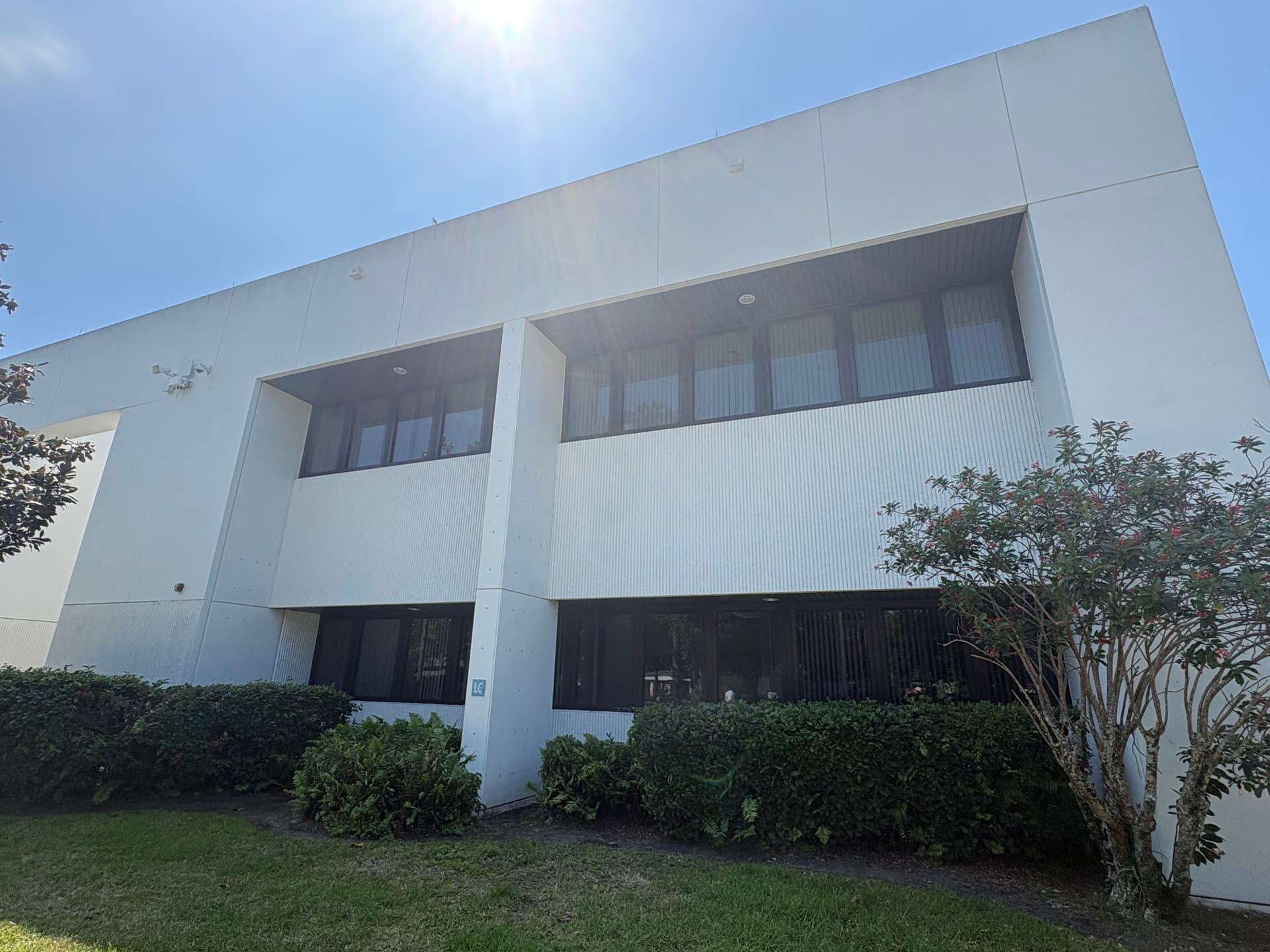 Gallery photos for Full Campus Window Cleaning at Palm Beach State College: Image #3