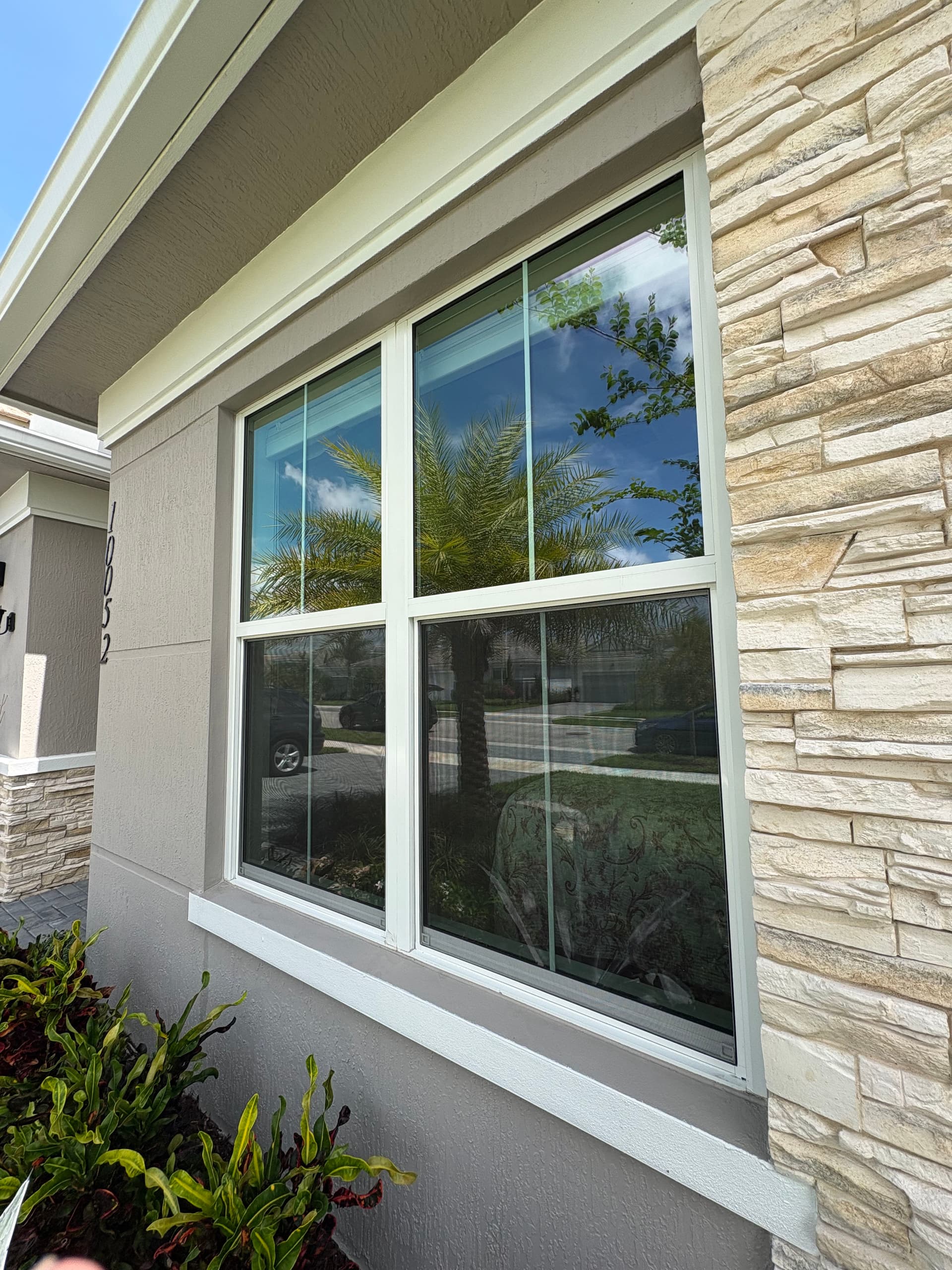 Gallery photos for Streak-Free Window Cleaning on a Florida Tropical Home: Image #2