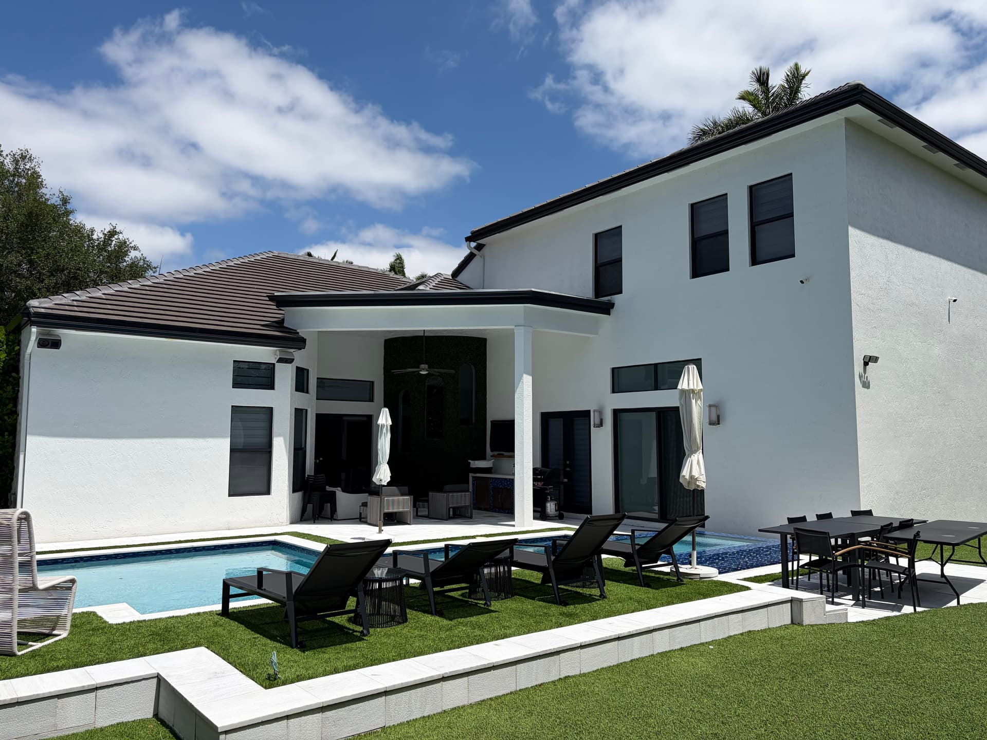 Streak-Free Window Cleaning on a Stunning Delray Beach Home image