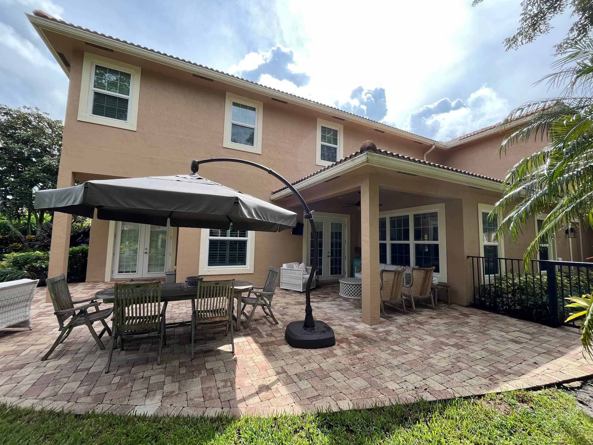 Streak-Free Window Cleaning Across South Florida Homes image