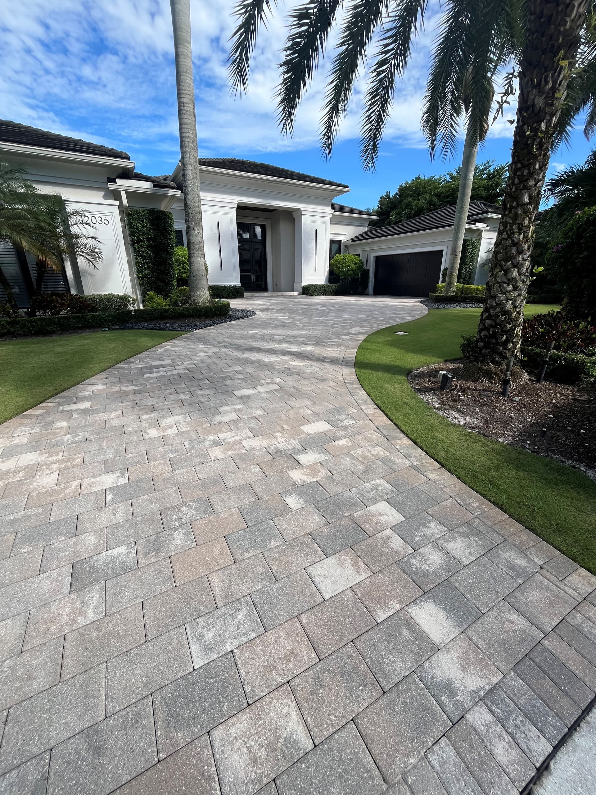 Gallery photos for Full Interior and Exterior Window Cleaning in Palm Beach FL: Image #2