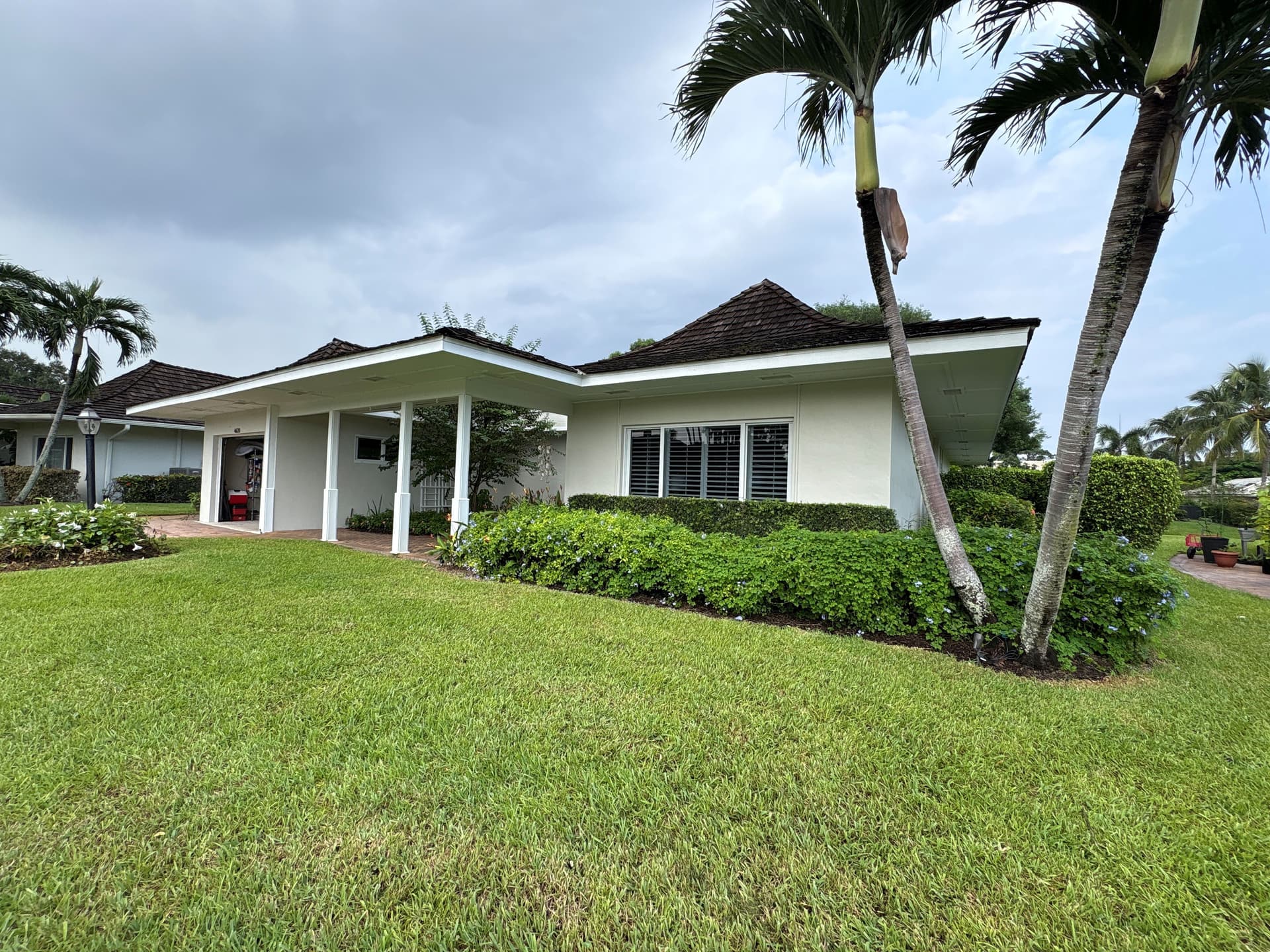 Exterior Window Cleaning on Beautiful West Palm Beach Homes image