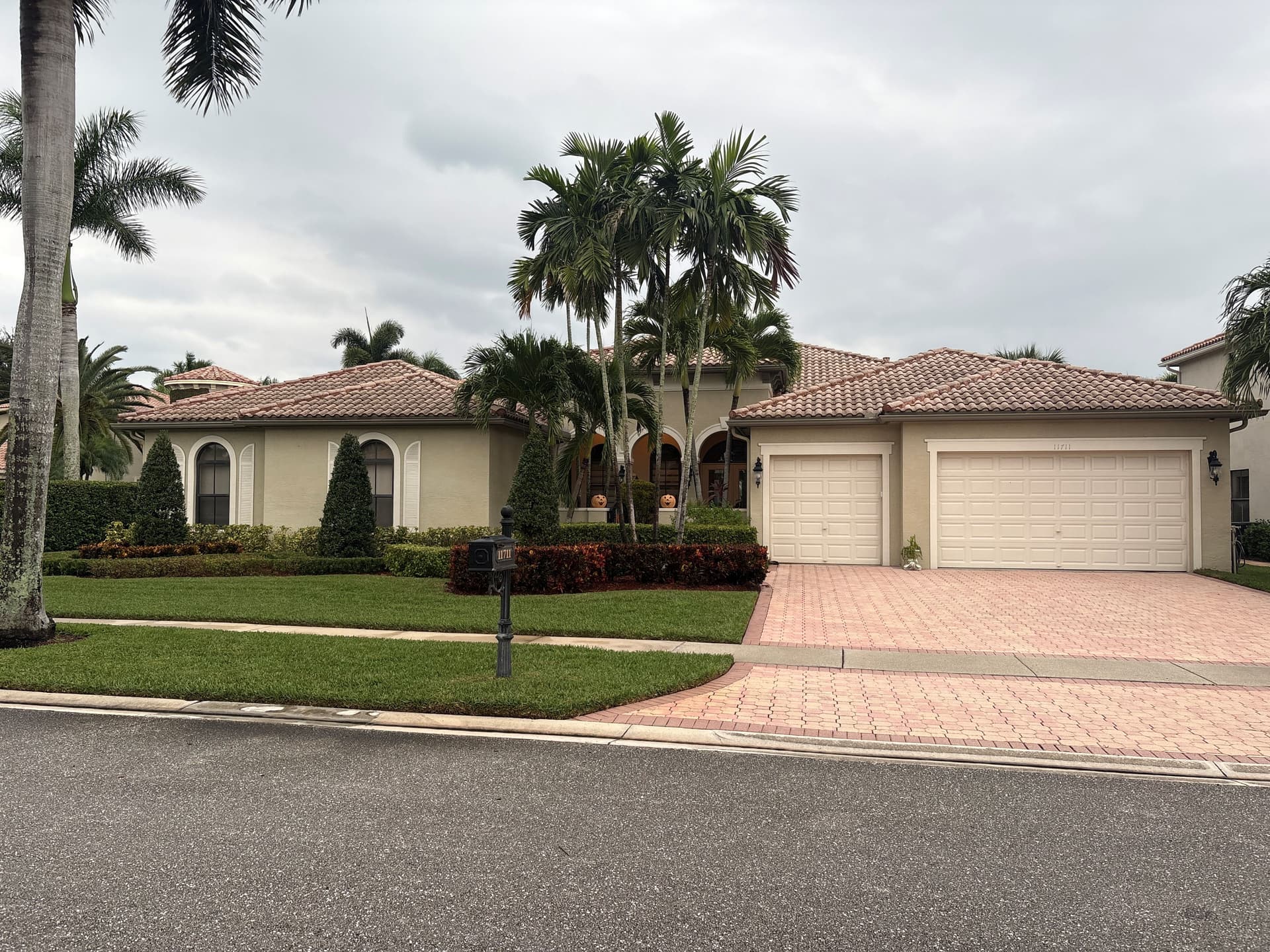 Gallery photos for Exterior Window Cleaning on Beautiful West Palm Beach Homes: Image #2