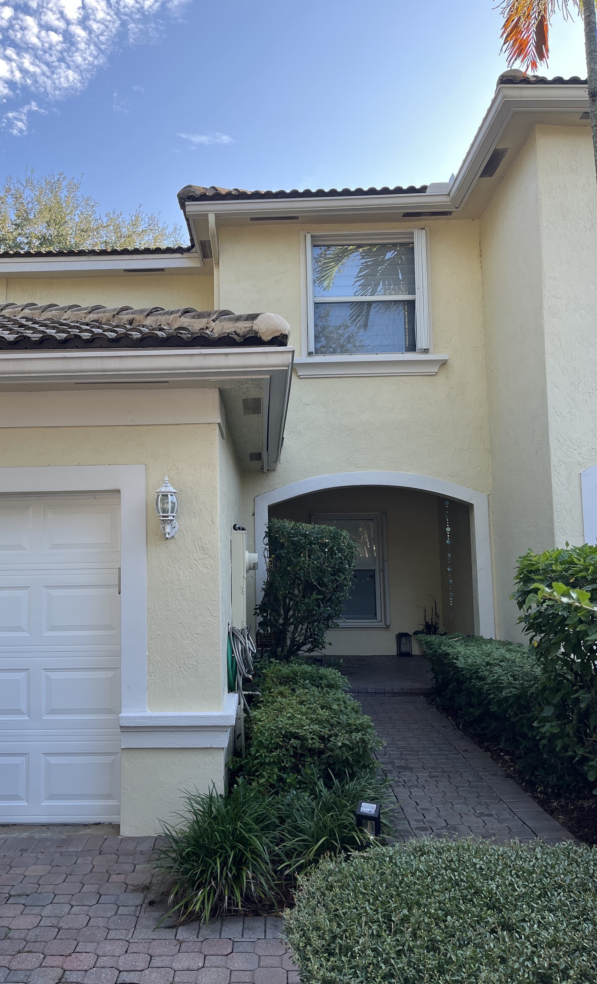 Gallery photos for Full Interior and Exterior Window Cleaning at a Wellington Townhome: Image #1