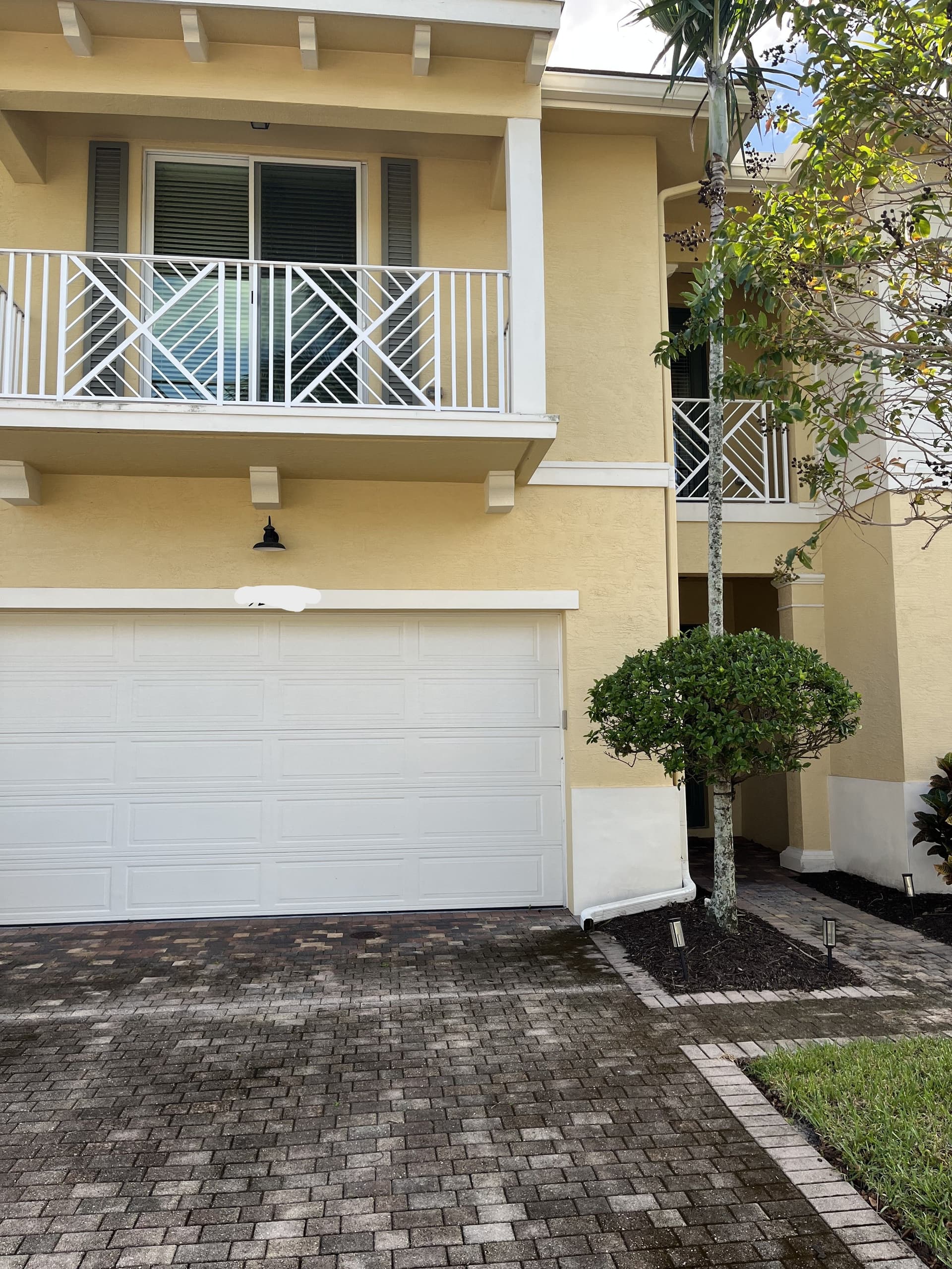 Two-Story Home Gets a Full Exterior Window Cleaning in Palm Beach Gardens image