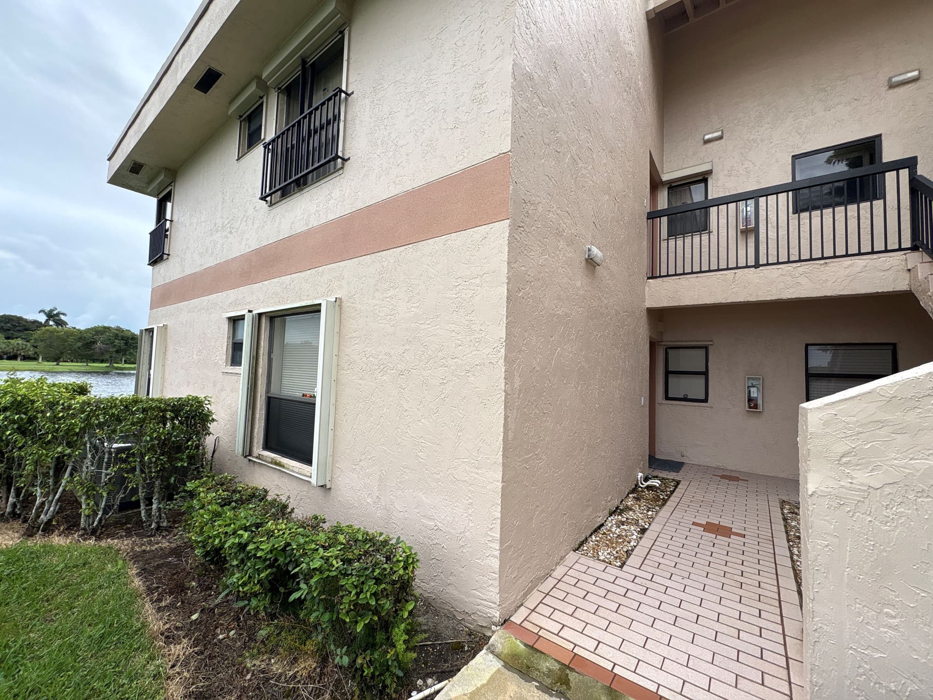 Lakeside Condo Gets a Full Exterior Window Cleaning in Coconut Creek image