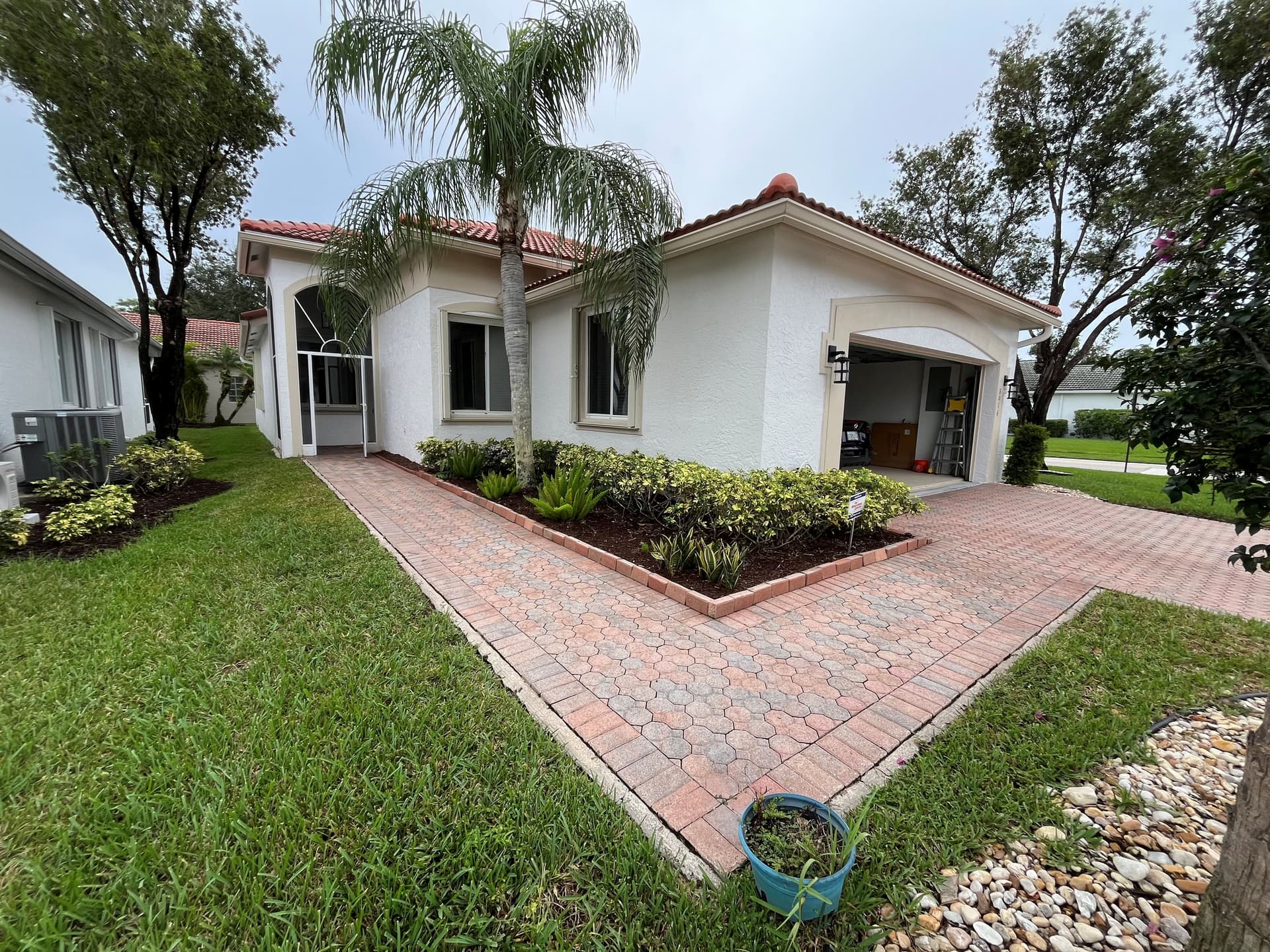 Interior and Exterior Window Cleaning on a Boynton Beach Home image