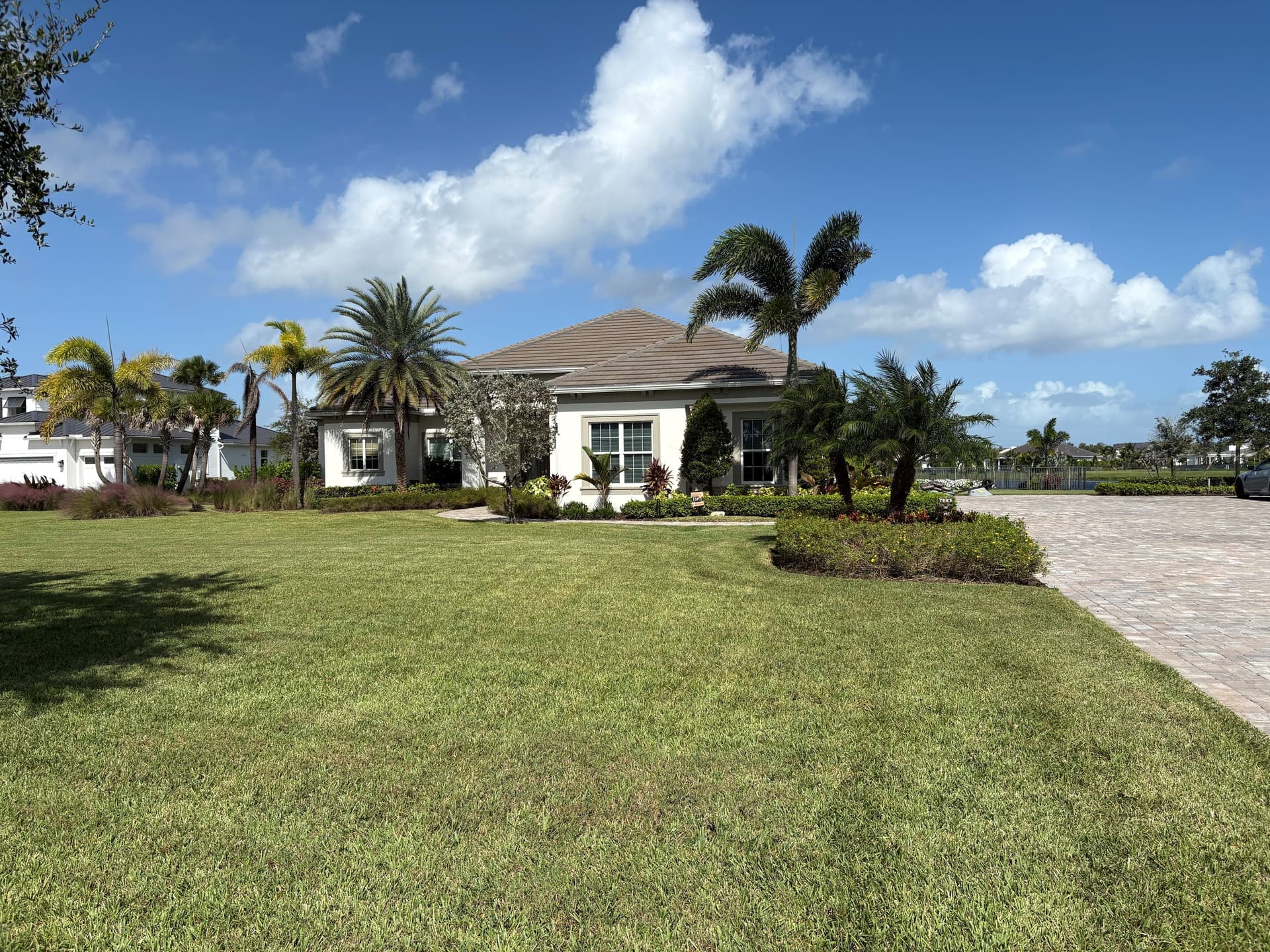 Streak-Free Exterior Window Cleaning for a Jupiter FL Home image