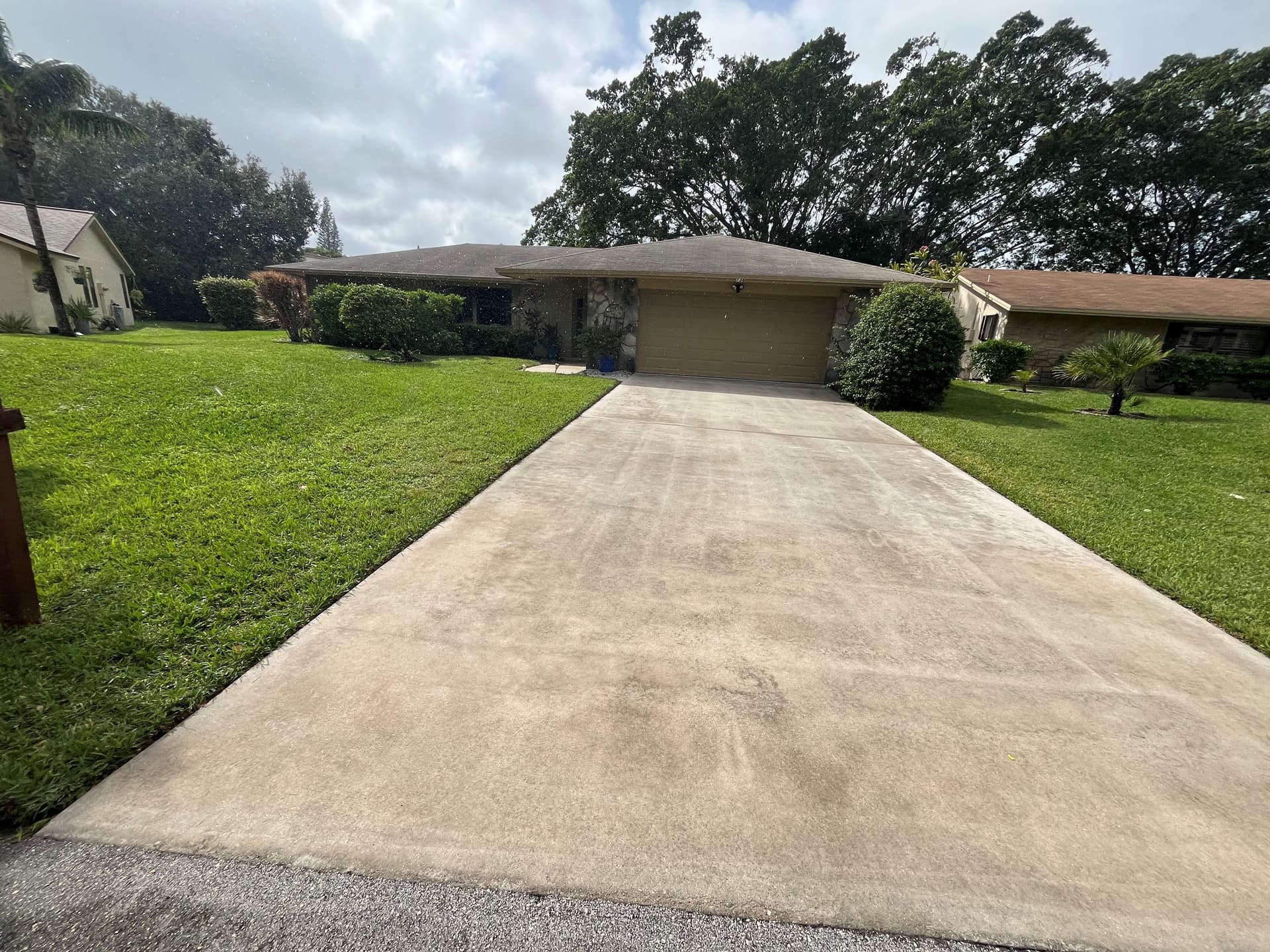 Driveway Pressure Washing and Window Cleaning in Delray Beach image